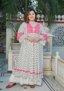 Kurti Anarkali de rayón con estampado floral blanco, con cuello con abertura y mangas acampanadas, para la moda femenina de talla grande. - Product Image 5