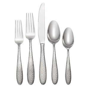 Juego de Cubiertos Clásico de Acero Inoxidable con Mango Martillado y Acabado Espejo, Estilo Occidental, Kit de 4 Piezas (Tenedor, Cuchillo, Cuchara) - Product Image 1