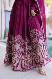 Nouvelle robe Anarkali en georgette brodée pour femmes, prête à porter, tenue de fête indienne pour femmes - Product Image 4