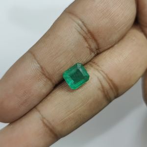 Esmeralda Octogonal Verde de 2.20 Quilates de Zambia, Gema Suelta - Product Image 2