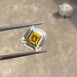 Diamante Cuadrado Bicolor Cultivado en Laboratorio de Estilo Antiguo |   Corte central amarillo en forma de escalón |   Diamante Suelto Estilo Asscher Vintage |   Acabado Pulido EX | - Product Image 1