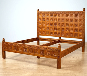 Meubles de chambre à coucher de luxe en teck massif sculpté à la main, lit king-size avec décor floral sculpté et table de chevet assortie - Product Image 2