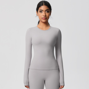 Ensemble 3 pièces de vêtements de sport pour femme, gris uni, comprenant un haut de yoga à col rond sans couture, un short de yoga et un pantalon de yoga taille haute, extensible et respirant - Product Image 1