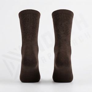 ถุงเท้าวิ่งผู้ชาย Coolmax Crew Quarter แบบมีเบาะรองรับ ระบายอากาศได้ดี ซับเหงื่อ ทนทาน สกรีนโลโก้ได้ตามต้องการ  สีสันและคู่สีที่เลือกได้ - Product Image 2