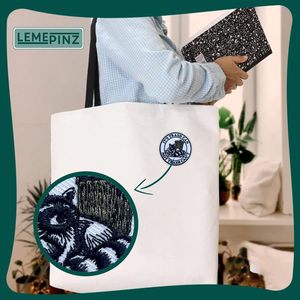 Parche de Lona Bordado Circular con Diseño de Mapache y Contenedor de Basura, Aplique Termoadhesivo para Sombreros y Bolsos - Product Image 2