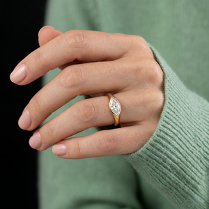 Anillo Solitario de Diamante Marquise de 2 Quilates con Bisel de Oro de 14K de Lujo, Diseño Minimalista, Joyería Hecha a Mano - Product Image 6