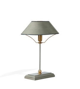 Lampe de table en métal Aurora Arch avec abat-jour conique large, structure en fer durable, éclairage d'ambiance doux pour les espaces sophistiqués - Product Image 2