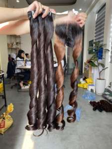 Vente en gros de 100% paquets de trame bouclés rebondissants de cheveux humains vietnamiens Remy de qualité machine brute pour les personnes - Product Image 5