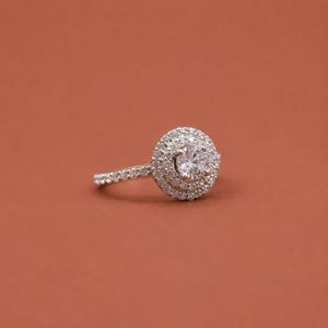 Bague de fiançailles élégante en argent S925 avec double halo de moissanite taille ronde pour femme - Product Image 2