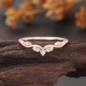 Bague de promesse de mariage en or rose massif 9 carats avec diamants pour femme, bande incurvée romantique - Product Image 5