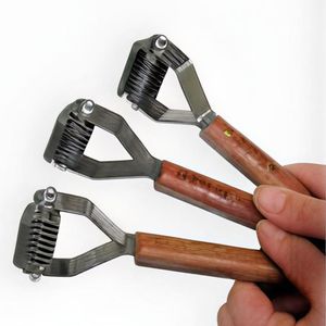 Pinces à queue intelligentes de haute qualité pour la coupe des queues de chiens, chats et chevaux, pour le toilettage et le coiffage des queues, fabriquées au Pakistan - Product Image 3