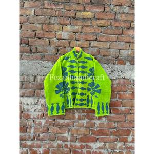 Chaqueta Acolchada de Terciopelo con Bordado Suzani y Patrón Floral, Cosida a Mano, con Cuello Alto y Dos Bolsillos Laterales, de Secado Rápido, Venta al Por Mayor - Product Image 1