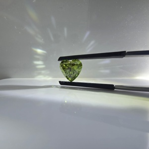 Diamant de laboratoire vert vif fantaisie taille brillant cœur 2,3 carats VVS2 certifié IGI, diamant non monté - Product Image 3