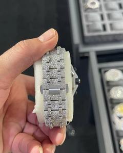 Montre en moissanite de style japonais la plus vendue, résistante aux chocs et étanche, idéale pour les activités de plein air, disponible à la vente - Product Image 3