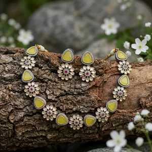Collar choker Kundan con flores y piedras amarillas en forma de pan, chapado en oro, joyería nupcial india tradicional. - Product Image 4