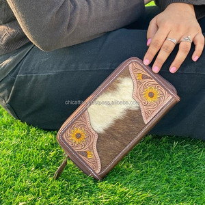 Nouveau Western élégant usiné peau de vache fourrure cuir main embrayages femmes conçu sac à main vente chaude couleur usiné cuir Unique portefeuille - Product Image 4