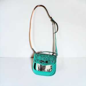 Sac bandoulière en cuir véritable turquoise avec embossage floral et panneau imprimé vache, style bohème, sac à bandoulière pour femme - Product Image 4