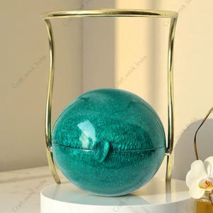 Pochette sphérique en résine artisanale indienne avec poignée supérieure en laiton, sac de soirée de luxe pour femmes, idéal pour les mariages et événements. - Product Image 1