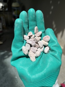 Top Sale Natural Pink <b>Pebble</b> Stone Gravel Eco-Friendly Durable for Garden Landscaping Decoration - Product Image 1