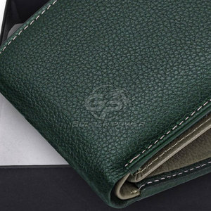 Elegante Cartera de Cuero Genuino Hecha a Mano para Hombre con Cierre Abierto, Diseño Compacto, Múltiples Ranuras para Tarjetas y Almacenamiento Seguro para Efectivo - Product Image 6