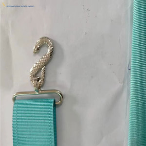 Tablier de cérémonie maçonnique sur mesure en peau d'agneau, brodé, avec épingle de sûreté, couleurs et logo personnalisables, tissu durable et confortable - Product Image 6