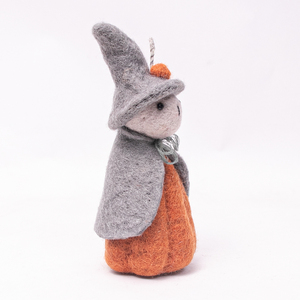Poupée sorcière citrouille d'Halloween faite à la main en feutre aiguilleté - Figurine de sorcière en feutre de laine écologique pour la décoration intérieure et les cadeaux saisonniers - Product Image 2