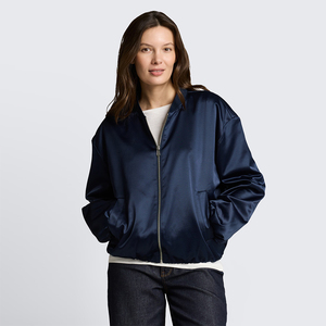 Veste en satin décontractée surdimensionnée en polyester de couleur bleu marine avec fermeture éclair et manches longues, en satin de soie, taille personnalisée, modèle Becky - Product Image 3