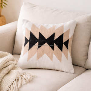 Housse de coussin vintage colorée en kilim avec motif diamant aztèque pour canapé, décoration de style éclaté et global - Product Image 6