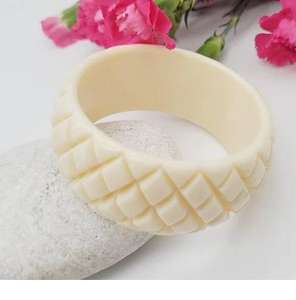 Bracelets en résine faits à la main, bijoux de mode, bracelets artisanaux en résine à prix abordable - Product Image 1