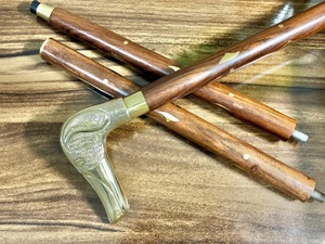 Bastones de Madera Natural Ecológicos con Mango de Latón Pulido, Estilo Rústico Moderno, Ideales para Regalo - Product Image 2