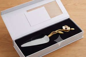Beautiful White Flower Design Handle Gold Brass Silver Head Cake Server For Gifting Festive Occasion And Elegant Dessert Serving - Product Image 4