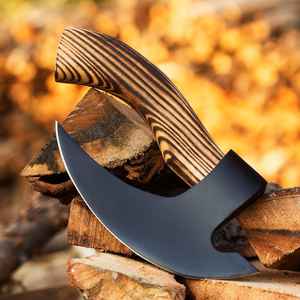 ขวานตัดพิซซ่าแบบวิกิ้ง ทำมือจากเหล็กกล้าคาร์บอนสูงเคลือบสีดำ เกรดอุตสาหกรรม พร้อมปลอกหนังและด้ามไม้ - Product Image 4