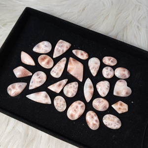 หินอัญมณีธรรมชาติบำบัดขนาด30-50มม. ทำจากหินอัญมณีทรงหลังเบี้ยจากอินโดนีเซีย - Product Image 6