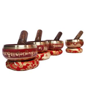 Nouveaux bols chantants tibétains en laiton faits à la main au Népal, 7 chakras, personnalisables pour la méditation et la guérison - Product Image 1