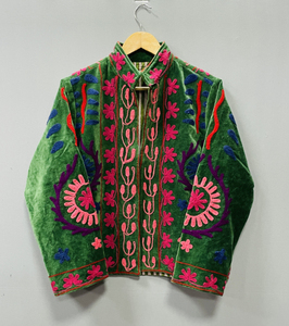 Chaqueta Bomber de Terciopelo Bordada a Mano con Diseño Suzani para Mujer, Elegante, para Todas las Temporadas, Moderna, con Estampado Floral y Cuello Alto - Product Image 2