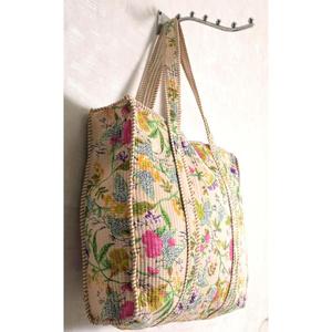 Bolso de mano de algodón floral hecho a mano, acolchado, con cremallera, estilo bohemio indio, para mujer. - Product Image 4