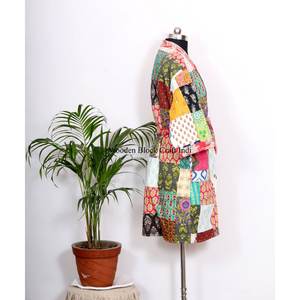 Kimono corto de patchwork de lujo 100% seda estampada Kantha para mujer, suave bata de kimono de invierno con bolsillos y cinturón, a la moda para otoño. - Product Image 5