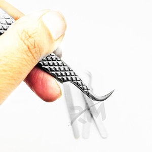 Pince à épiler RMI Diamond Grip Regulars, pointe incurvée à 90 degrés, en acier inoxydable argenté, antistatique, lisse, de précision, avec logo Leaser - Product Image 5