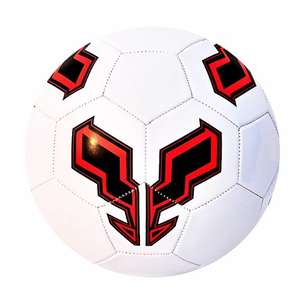 Ballon de football d'entraînement hybride noir de fabrication pakistanaise, avec vessie renforcée, rebond optimal, 0,38-0,42 kg, pour un vol fiable - Product Image 2