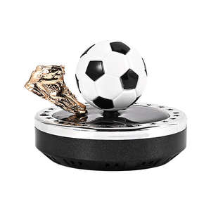 Décoration de voiture <span class=keywords><strong>Coupe</strong></span> <span class=keywords><strong>du</strong></span> <span class=keywords><strong>Monde</strong></span> de football : Crampons dorés, diffuseur solaire rotatif parfumé - Product Image 1
