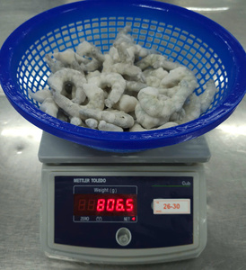 Haute qualité Vannamei crevettes congelées peau crue déveinée IQF queue sac 26/30 A2 couleur Vietnam prix pas cher - Product Image 1