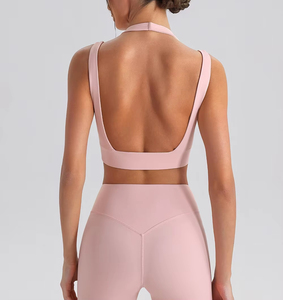 Sujetador deportivo de yoga sin costuras, talla grande, agradable al tacto, con tirantes cruzados, cuello en U, diseño sin espalda con logo frontal y detalles de encaje acanalado. - Product Image 5