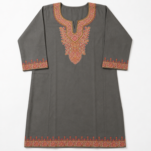 Kurti Pheran en cachemire gris chaud avec broderie Paisley Sozni, look moderne, acheter directement auprès du créateur - Product Image 4