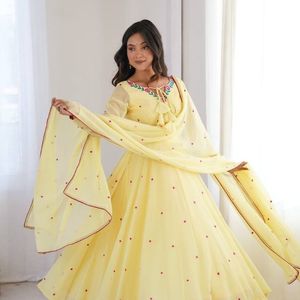 Robe Anarkali en Georgette Lourde de Créateur avec Broderies, Prête à Porter, Tenue de Soirée Ethnique pour Femme avec Doublure Micro Douce - Product Image 1
