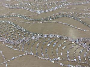 Tela de Tul con Cuentas Personalizada de Alta Calidad, Precio de Fábrica, Encaje Bordado Floral con Lentejuelas para Prendas de Novia de Lujo - Product Image 5