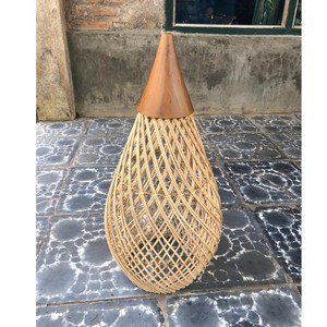 Lámpara Colgante Moderna y Ecológica de Bambú, Fabricada a Mano con Ratán y Base de Madera de Teca, para Diseño de Interiores de Restaurantes - Product Image 6