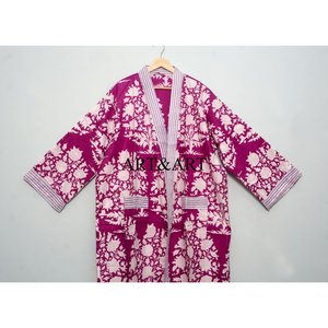 Kimono de algodón con estampado floral tradicional para mujer, diseñado como ropa de dormir relajada y elegante bata de descanso para dormir. - Product Image 2