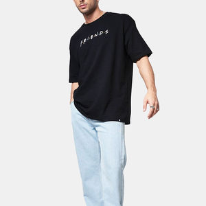 Camiseta de algodón negra para hombre con estampado de letras 'Friends', cuello redondo, manga corta, estilo casual de verano, diseño gráfico, logotipo personalizado OEM ODM - Product Image 4