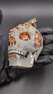 Colgante de Calavera de Lujo con Incrustaciones de Diamantes y Detalles en Oro Rosa, Ojos y Dientes con Diamantes, Joyería Personalizada de Estilo Hip-Hop - Product Image 2
