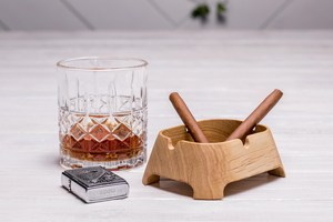 Cendrier en bois artisanal de luxe avec un motif de grain unique - Product Image 3